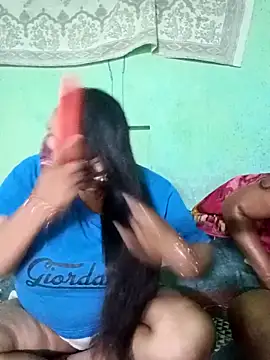 LoveOnStream: διαδικτυακό σόου στην κάμερα