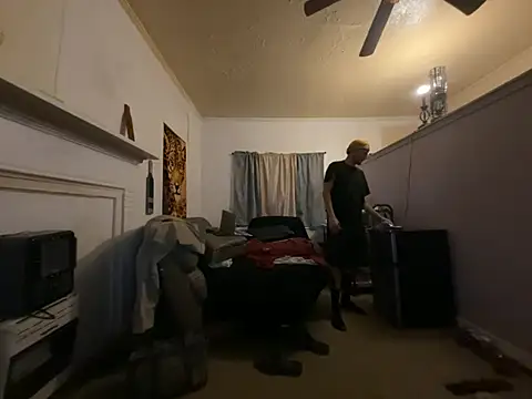 ThrowedWorldWide: διαδικτυακό σόου στην κάμερα