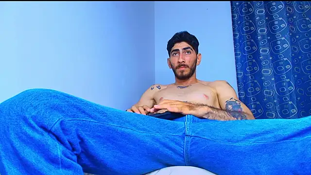 Thomass00 在線直播表演