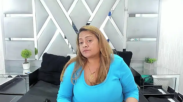 Chat +18 de MonzerratBoyer ao vivo