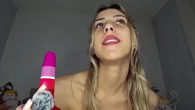 Chiara-2002 Webcam show