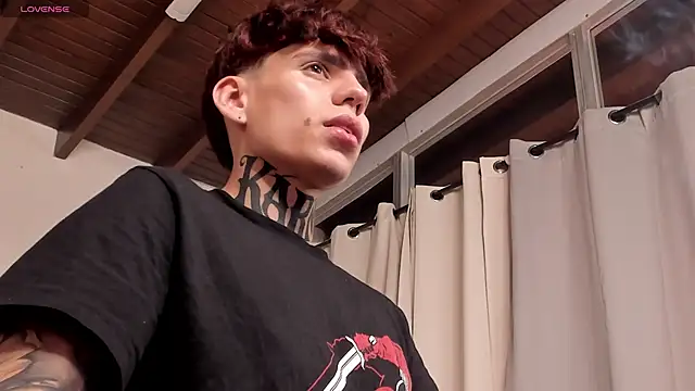 Angelcumm_: διαδικτυακό σόου στην κάμερα