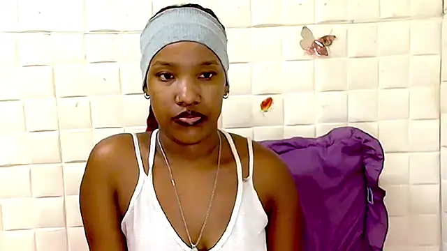 Chat +18 de EroticSexyPrada ao vivo