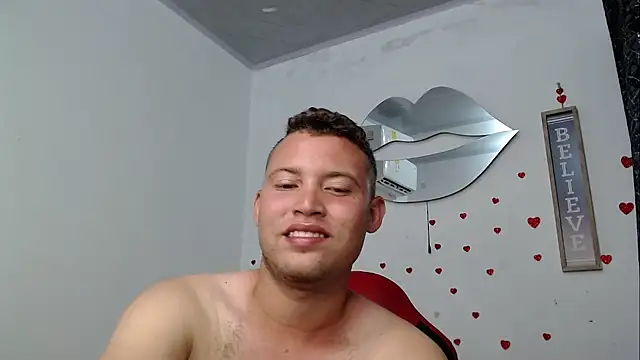 sven_fox723 Adlı Modelin Canlı XXX Sohbeti