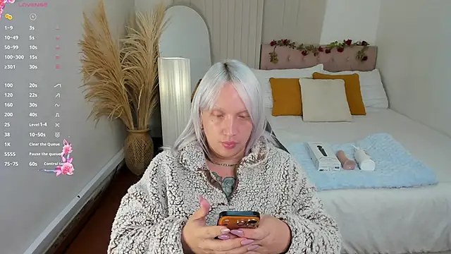 Sun_Sooll_ Show in webcam