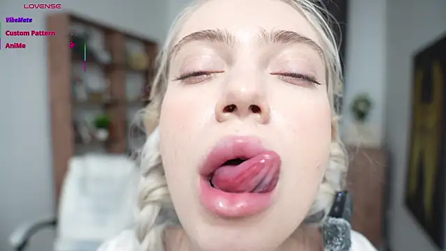 KristalCrowner's Live XXX Chat