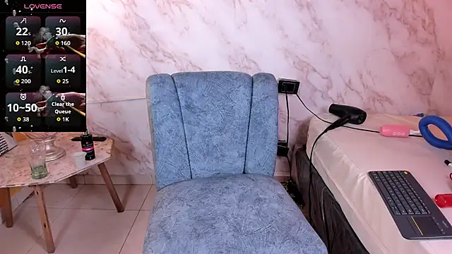 Lauren_smiles live XXX chat