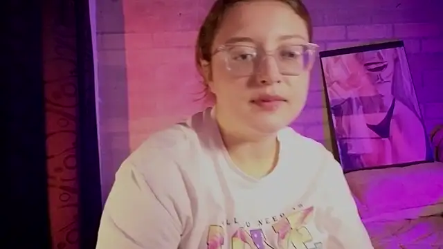 XXX chat uživo modela Mia_Franklyn