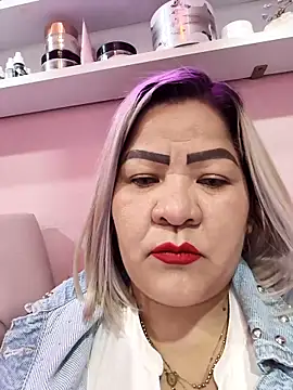 Chatroom XXX en direct de Dalessa_Bigtits