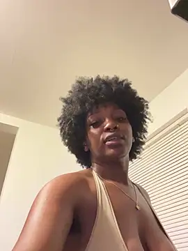 mochamimi: διαδικτυακό σόου στην κάμερα