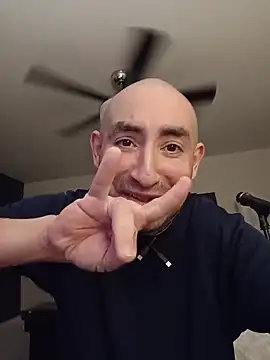 CumDumpPig83's Live XXX Chat