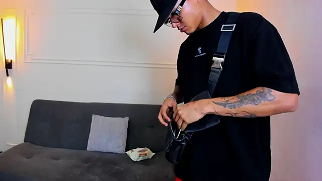 Paradise_boy_s: онлайн-секс-чат