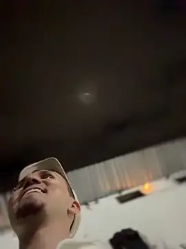 adam-rivera: онлайн-секс-чат