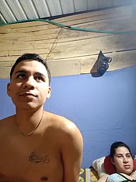 Emyli_Liamm's Live XXX Chat