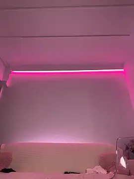 ScarletFlameee Show in webcam