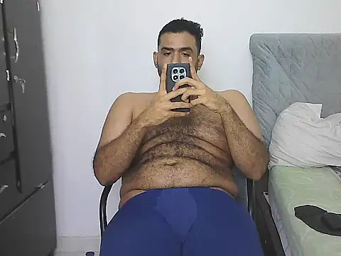 AlphaLatinoBear Live XXX-Chat