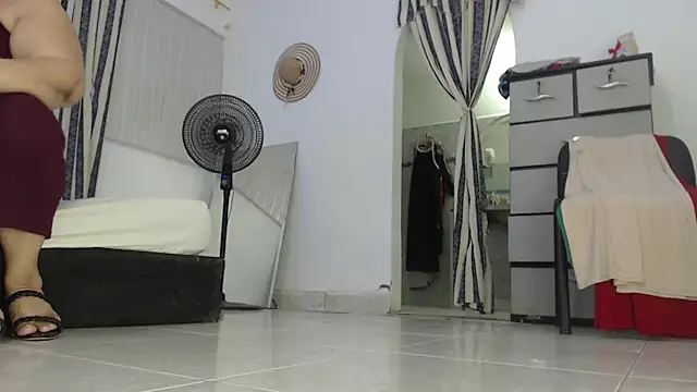 Sharlot_curvyn Live XXX chat