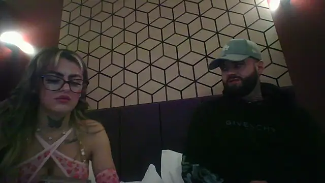 TheFoxyCouple69 Adlı Modelin Canlı XXX Sohbeti