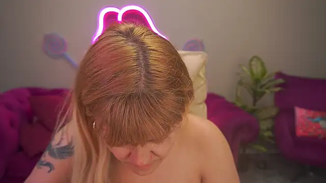 BellaLaPetit – Naživo XXX chat