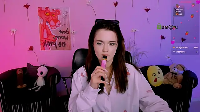liana_kisses élő XXX-chatje