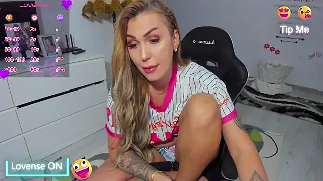 Nicol2Naya Show in webcam