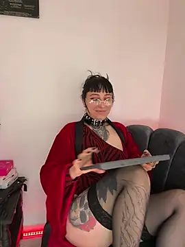 Chatroom XXX en direct de Ravenna666_