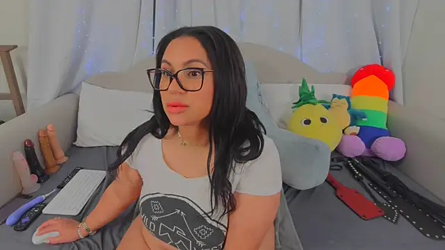 MeghanXO Show in webcam