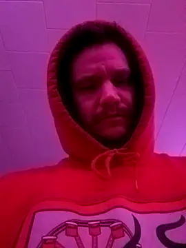 ChuckyyDee: διαδικτυακό σόου στην κάμερα