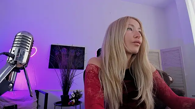 AstraMonroe Adlı Modelin Canlı XXX Sohbeti