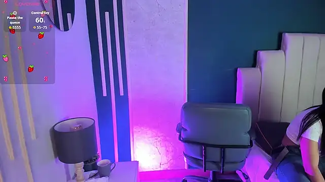 Adrienne__ – Naživo XXX chat