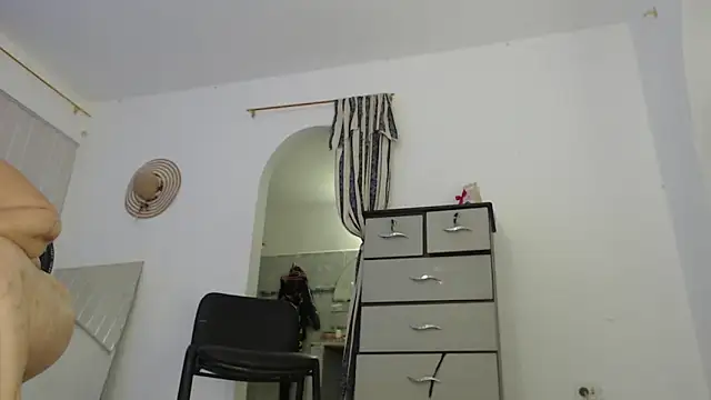 Sharlot_curvy Adlı Modelin Canlı XXX Sohbeti