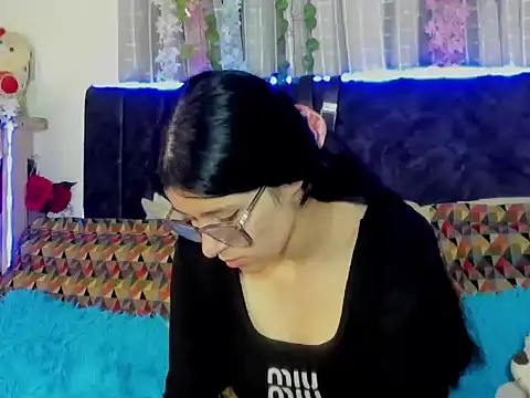 EmiSchwarz Adlı Modelin Canlı XXX Sohbeti