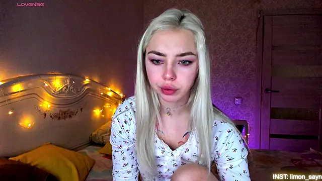 LillyMoure_ Adlı Modelin Canlı XXX Sohbeti