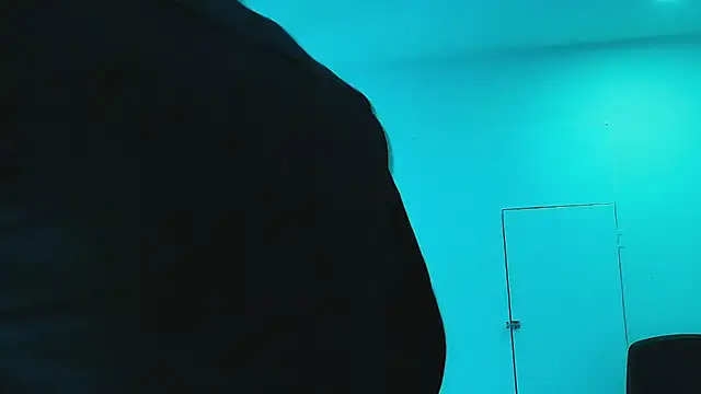 Kyros_leonidas: διαδικτυακό σόου στην κάμερα