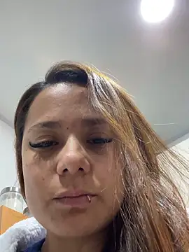 Pretty__Milf's Webcam Show