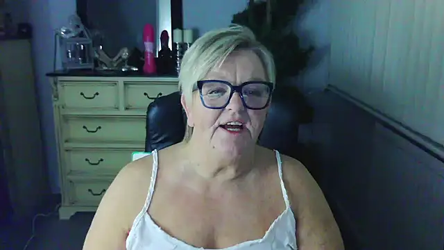 BridgetBlueEyes Show in webcam