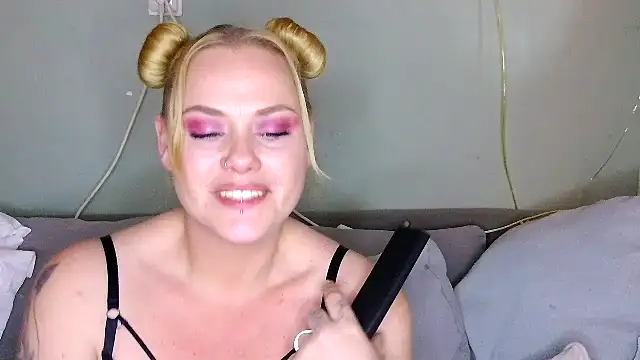 sweetsinzz's Live XXX Chat