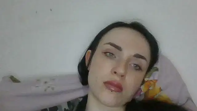 Trinsy_Love Adlı Modelin Canlı XXX Sohbeti