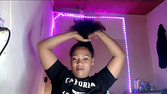 cherry_cleou Adlı Modelin Canlı XXX Sohbeti