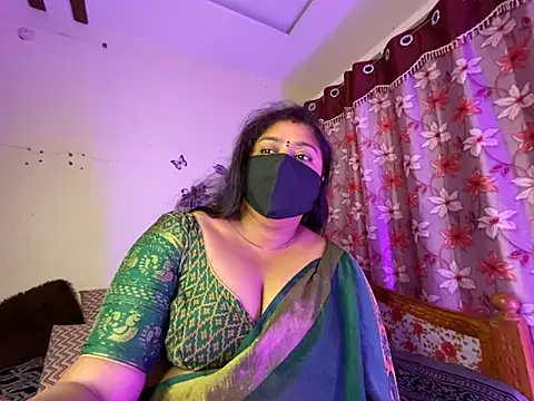 Show modela LouleyRanii na web-kameri