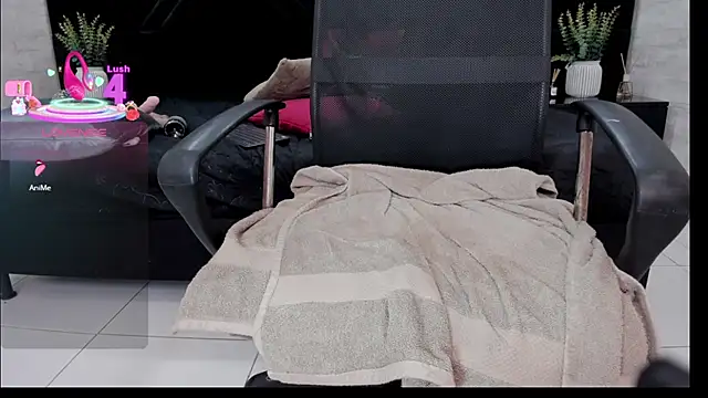 Dantzel_ Chat XXX in diretta