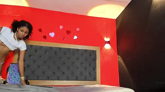 YayaHilton Chat XXX live