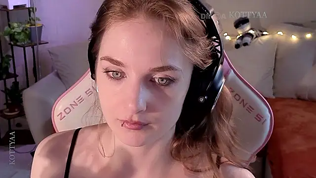 -Kottyaa- Chat XXX live