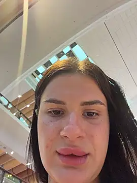 MiraReach élő XXX-chatje