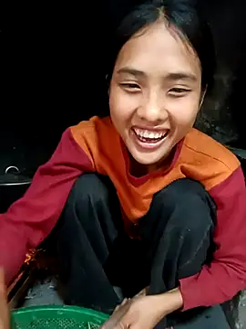 Hoa-tuylip Adlı Modelin Canlı XXX Sohbeti