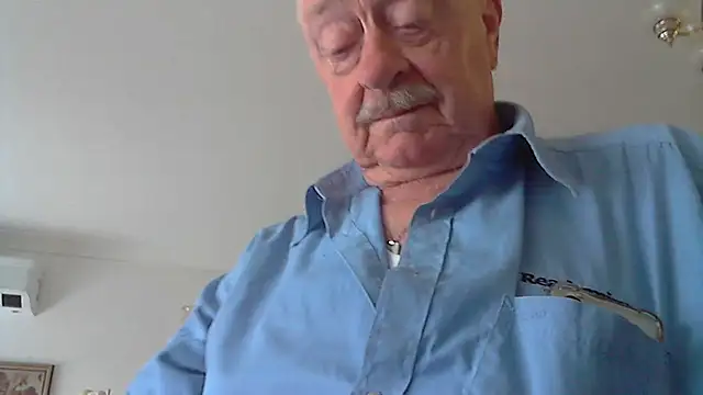 brnoxx: διαδικτυακό σόου στην κάμερα