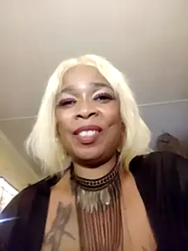 Gucci_Bx Show in webcam