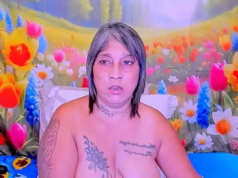 indianroxy's Live XXX Chat