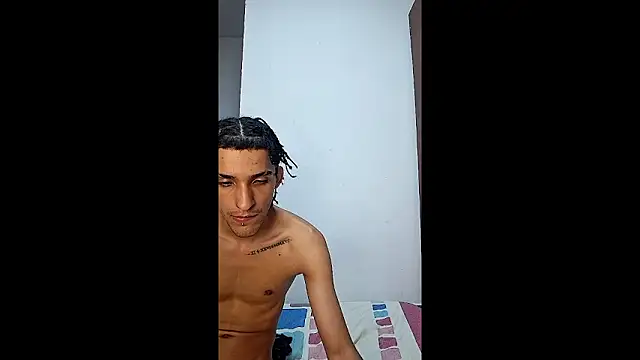 Novalewis_: διαδικτυακό σόου στην κάμερα