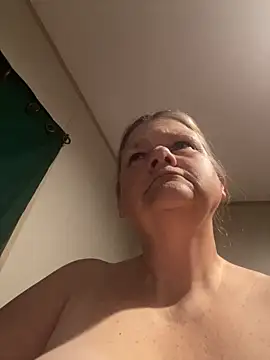 Roxie6989 现场XXX聊天